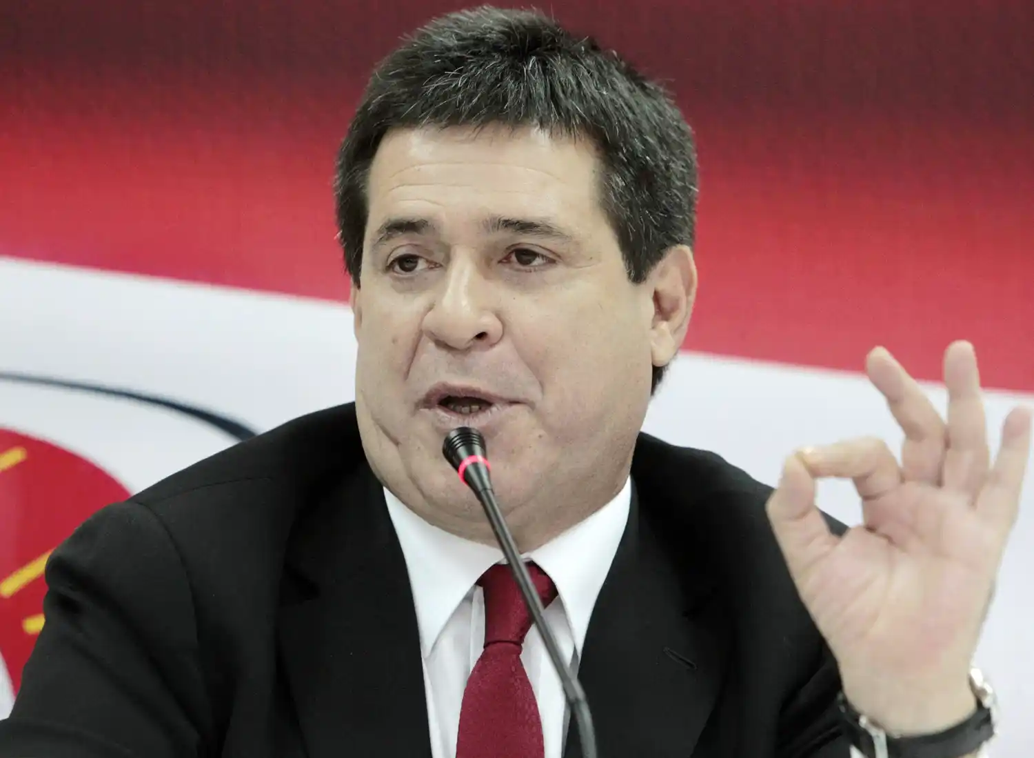 Cartes destaca la reducción de la pobreza en Paraguay