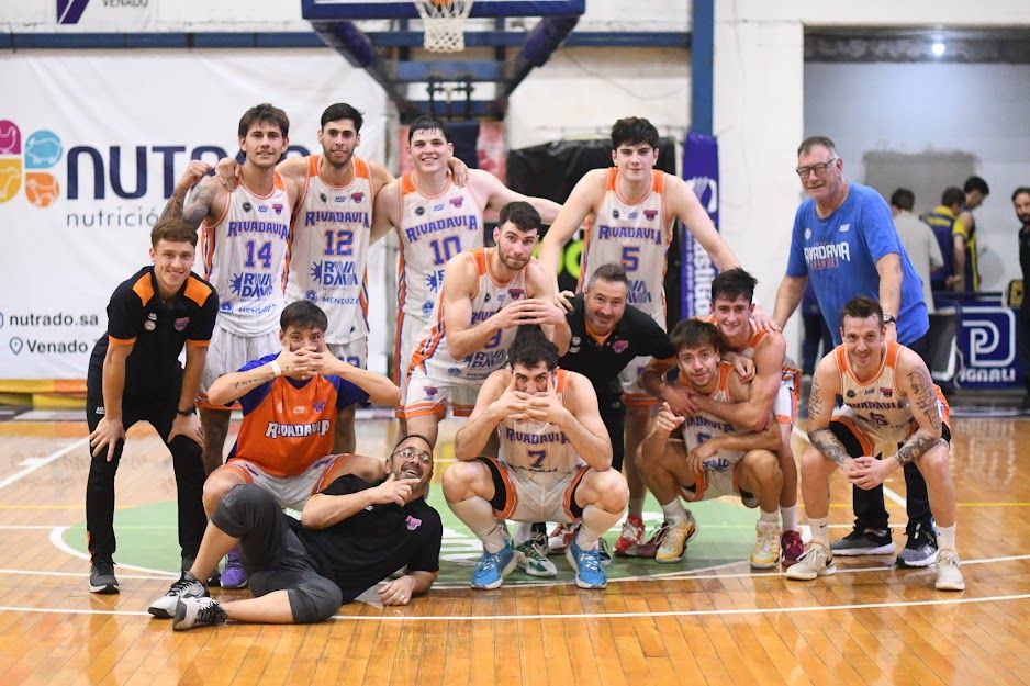 Rivadavia terminó con el invicto de Centenario. Foto: Fabián Gallego.