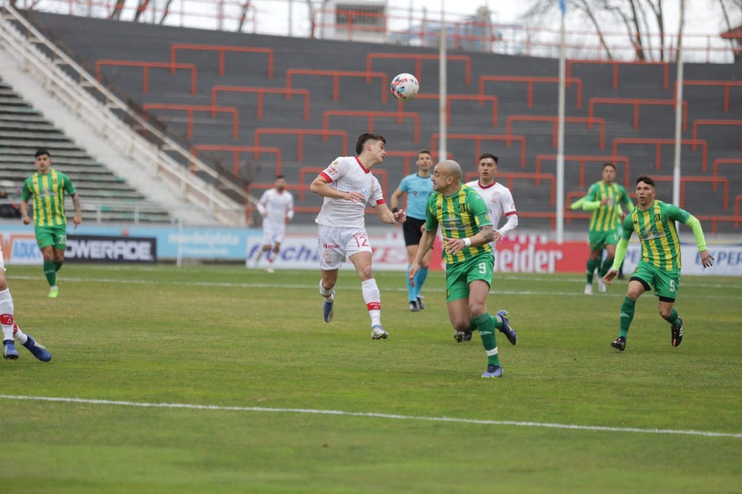 Aldosivi lo perdió sobre el final ante Huracán