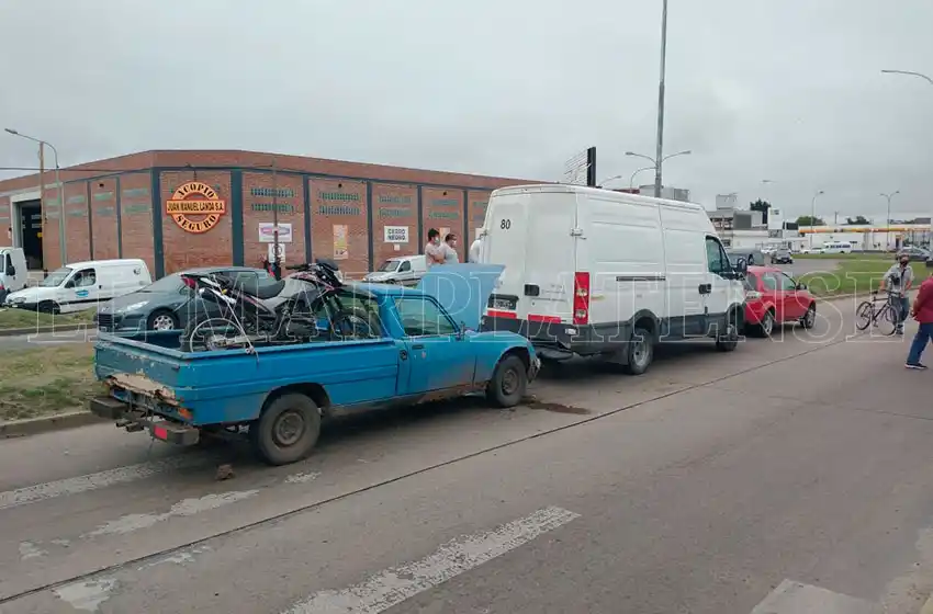 Impactante triple choque en Champagnat y Luro