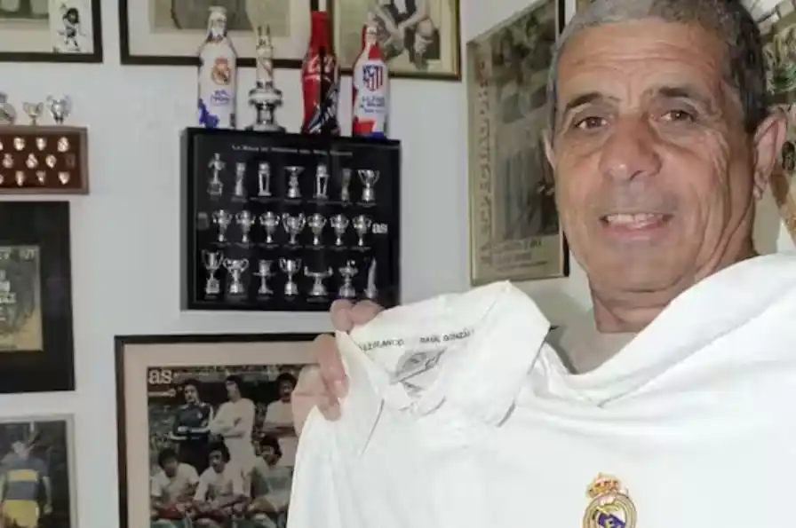 El ex delantero murió en España.