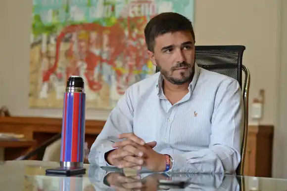 Ezequiel Galli corre de atrás en las elecciones de Olavarría y lanzó spot apuntando a La Cámpora