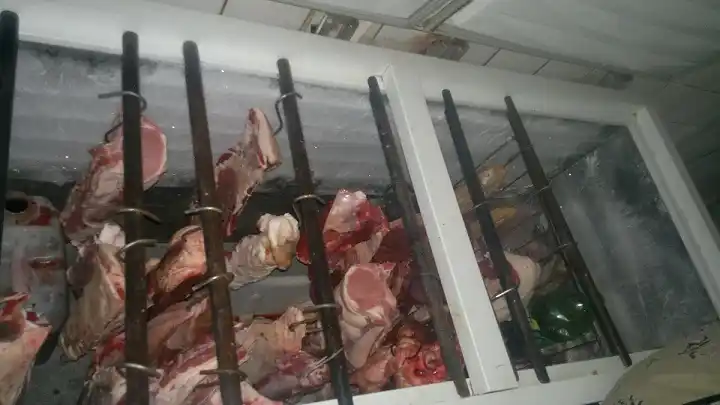 Decomisó 450 kilos de carne en mal estado