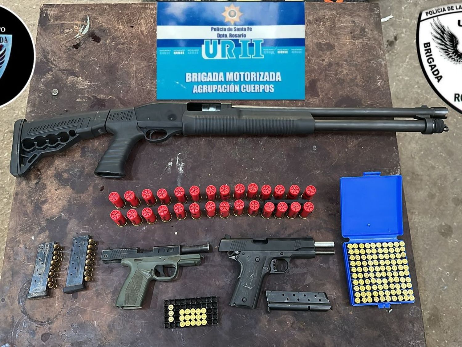 Secuestraron gran cantidad de armas y munición de un taller mecánico de zona oeste