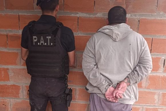 Detuvieron a un hombre acusado de incendiarle el patio de la casa a su ex pareja