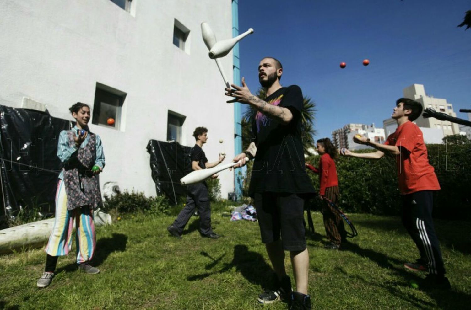 Proponen que el municipio contrate artistas locales