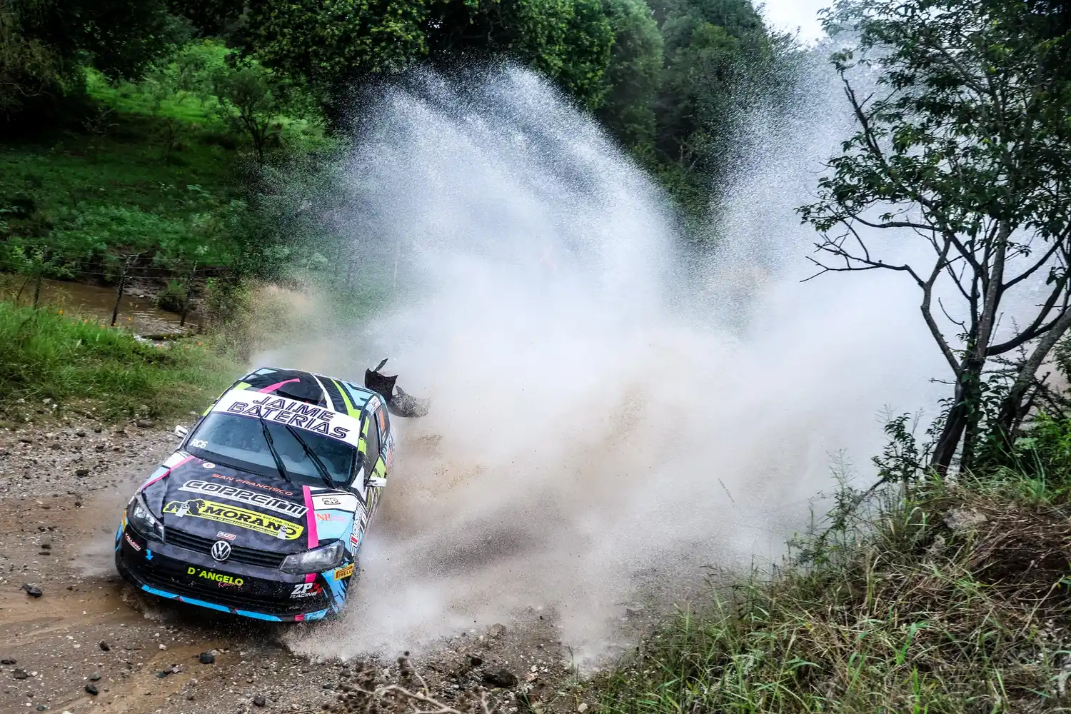 Fernando Vallero marca el rumbo en la RC6