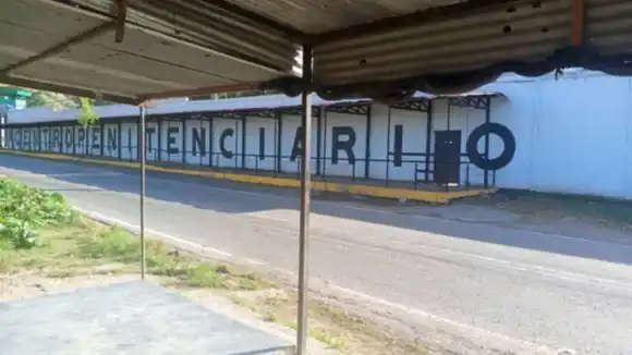 Familiares denuncian uso excesivo de picantes en los alimentos de los presos políticos en Tocorón