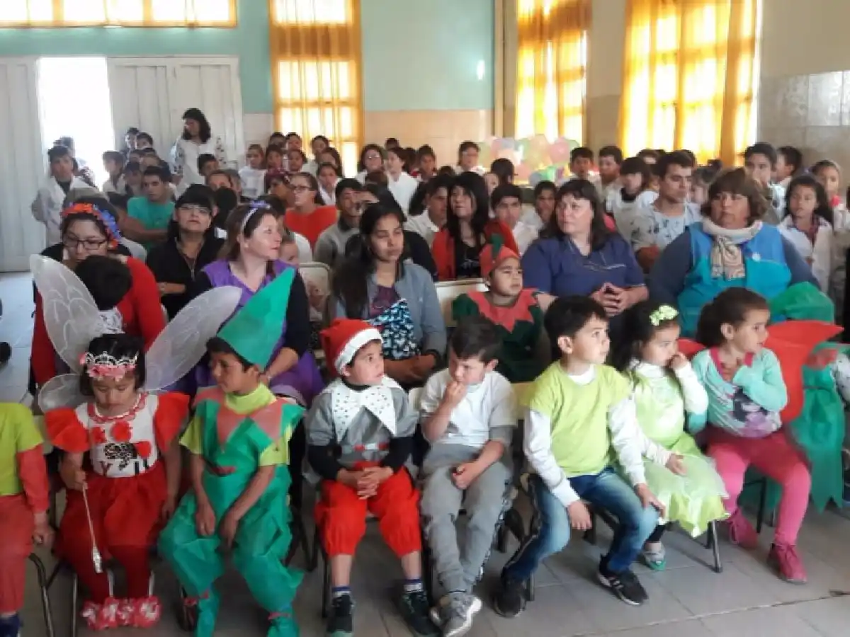 Los maestros tuvieron su acto en escuela de El Fuertecito              