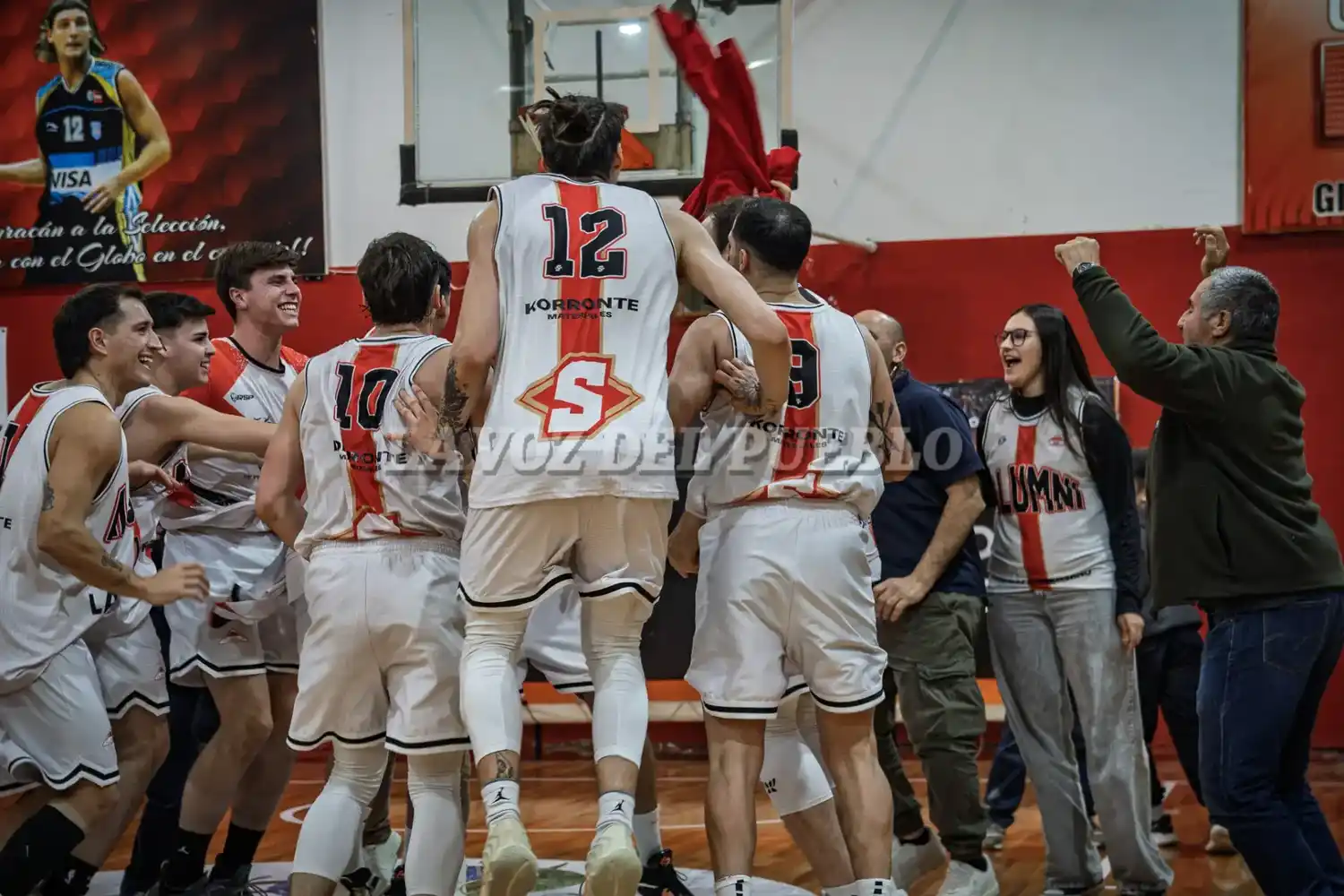 Alumni festejó en el Mario J. Pérez el pase a la final tras un inteso partido (Foto: Ale Zygal)