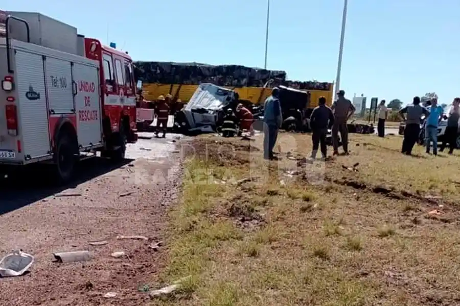 Media calzada obstruida en la Ruta Nacional 34 por un accidente entre camiones: un herido grave