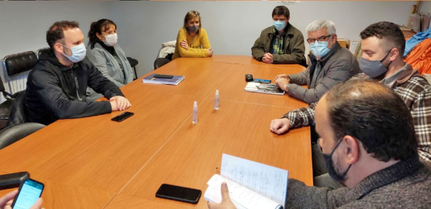 En la previa a una nueva marcha, Ejecutivo y sindicato analizaron el reclamo de trabajadores de salud