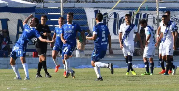 Atlético Rafaela derrotó a Brown en Madryn y lidera en soledad la B Nacional