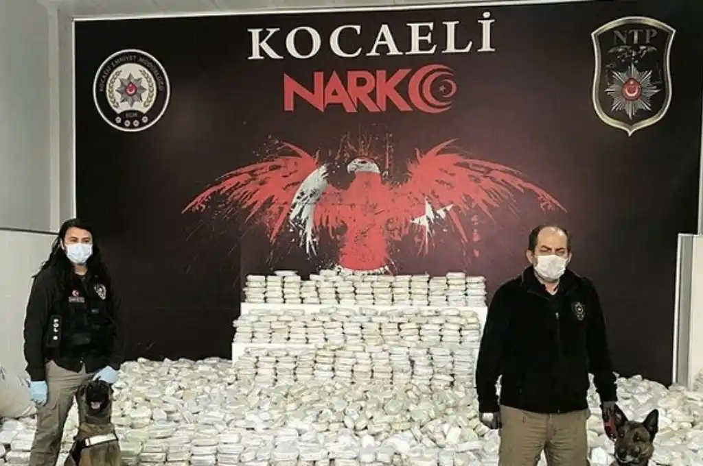 Turquía: incautan casi 4 toneladas de cannabis y 100.000 pastillas de éxtasis en un buque