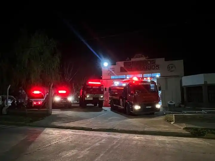 Los Bomberos Voluntarios de San Vicente celebraron los 40 años de su organización - 1