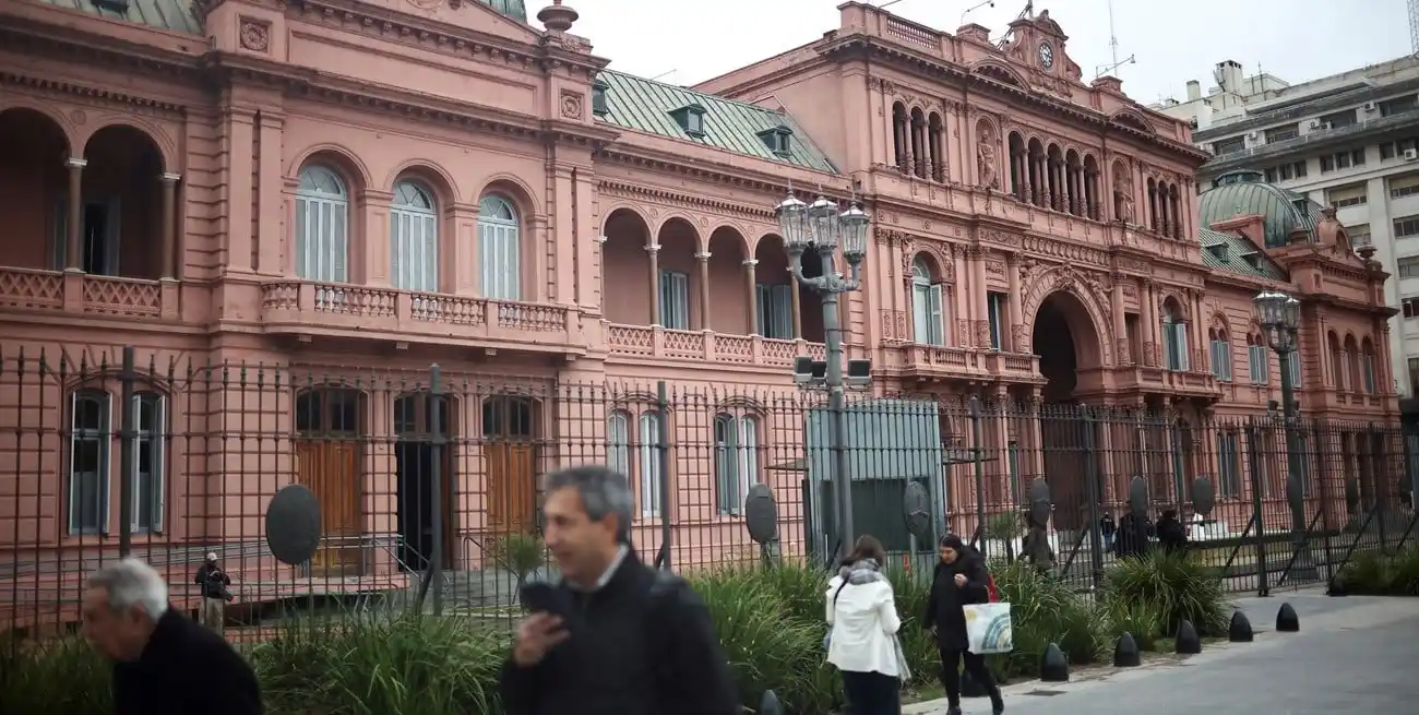 Javier Milei convocó a su Gabinete tras el revés en provincia de Buenos Aires. Foto: Reuters