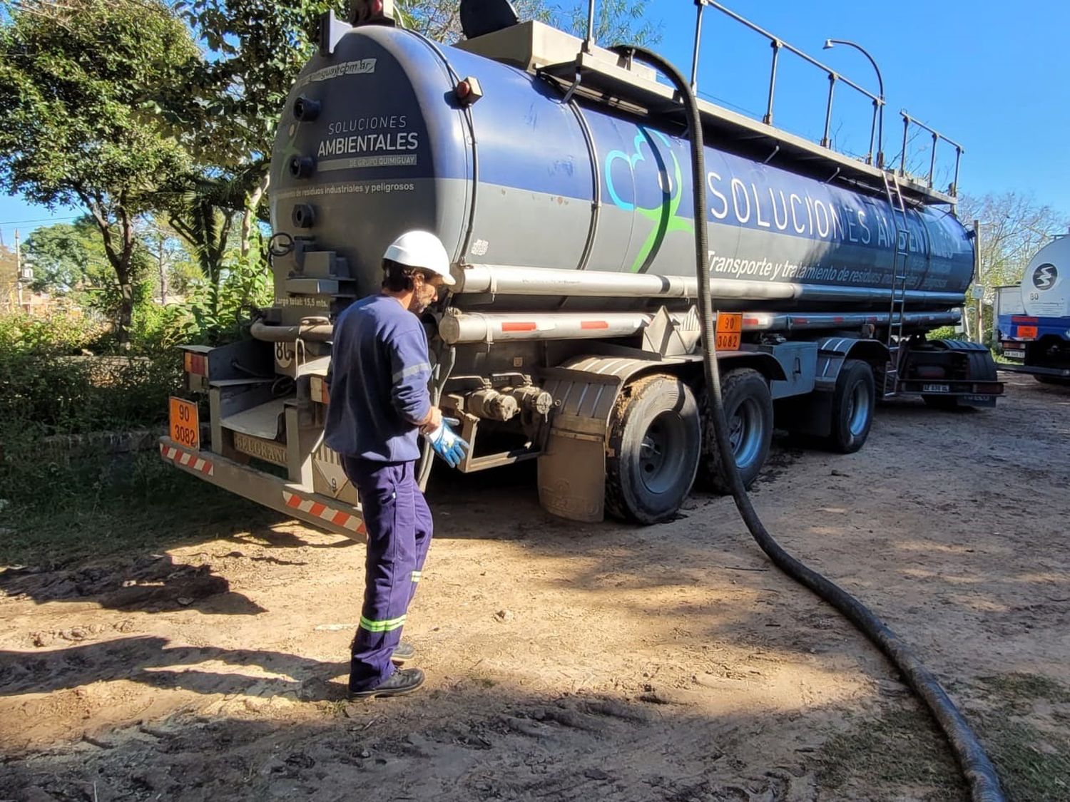 Retiraron los primeros 25 mil litros de fuel oil del ex Frigorífico