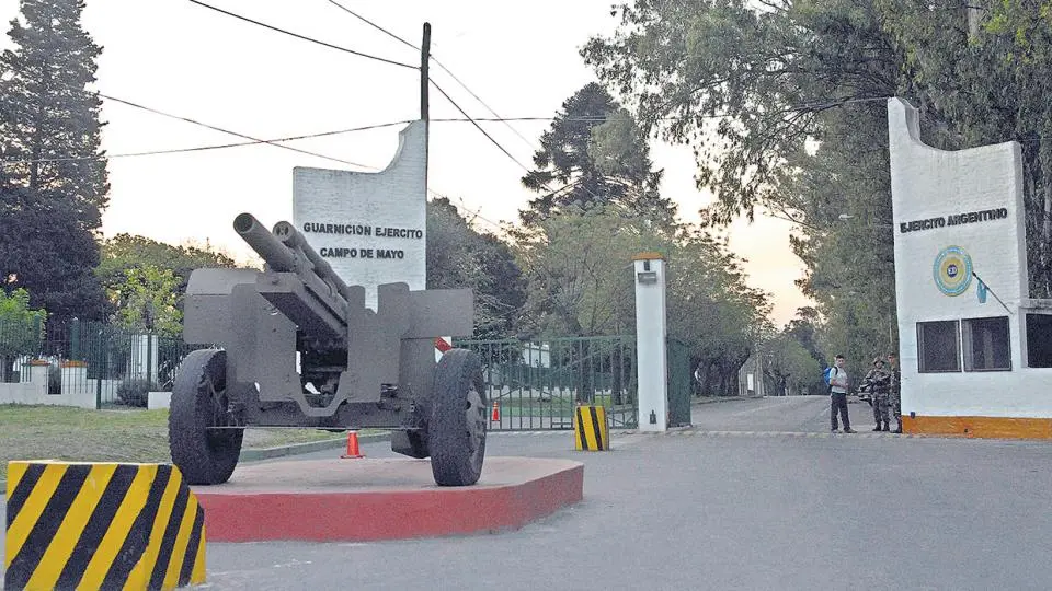 Robaron un camión que ingresaba al Barrio Militar de Campo de Mayo, secuestraron al chofer y lo liberaron en Luján