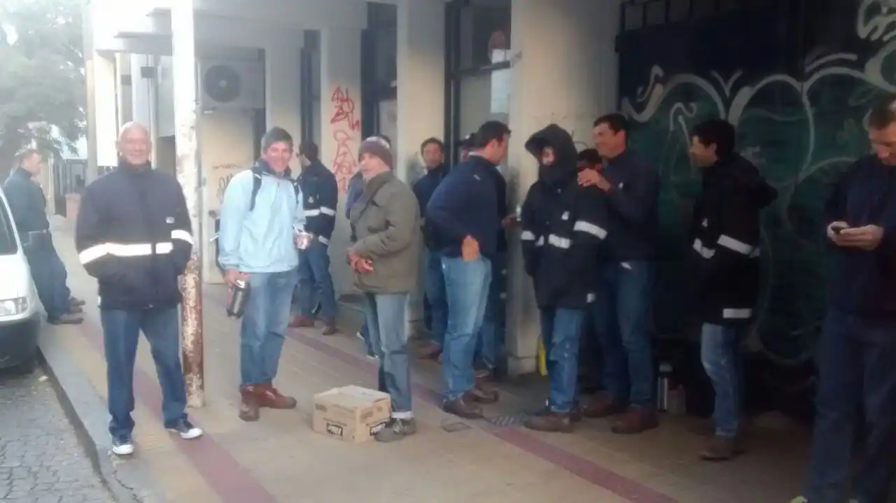 Empleados de Camuzzi cumplen  su segunda jornada de paro