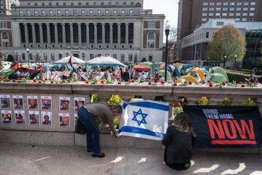ISRAEL LO NIEGA TODO dice que es una infamia acusación  de haber enterrado a centenas de palestinos