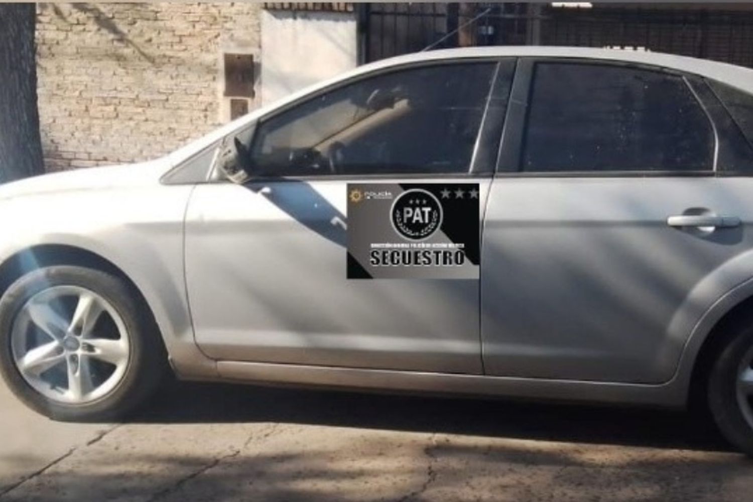 Salidera violenta en Fisherton: encontraron un auto robado en la zona e investigan si fue usado por los delincuentes