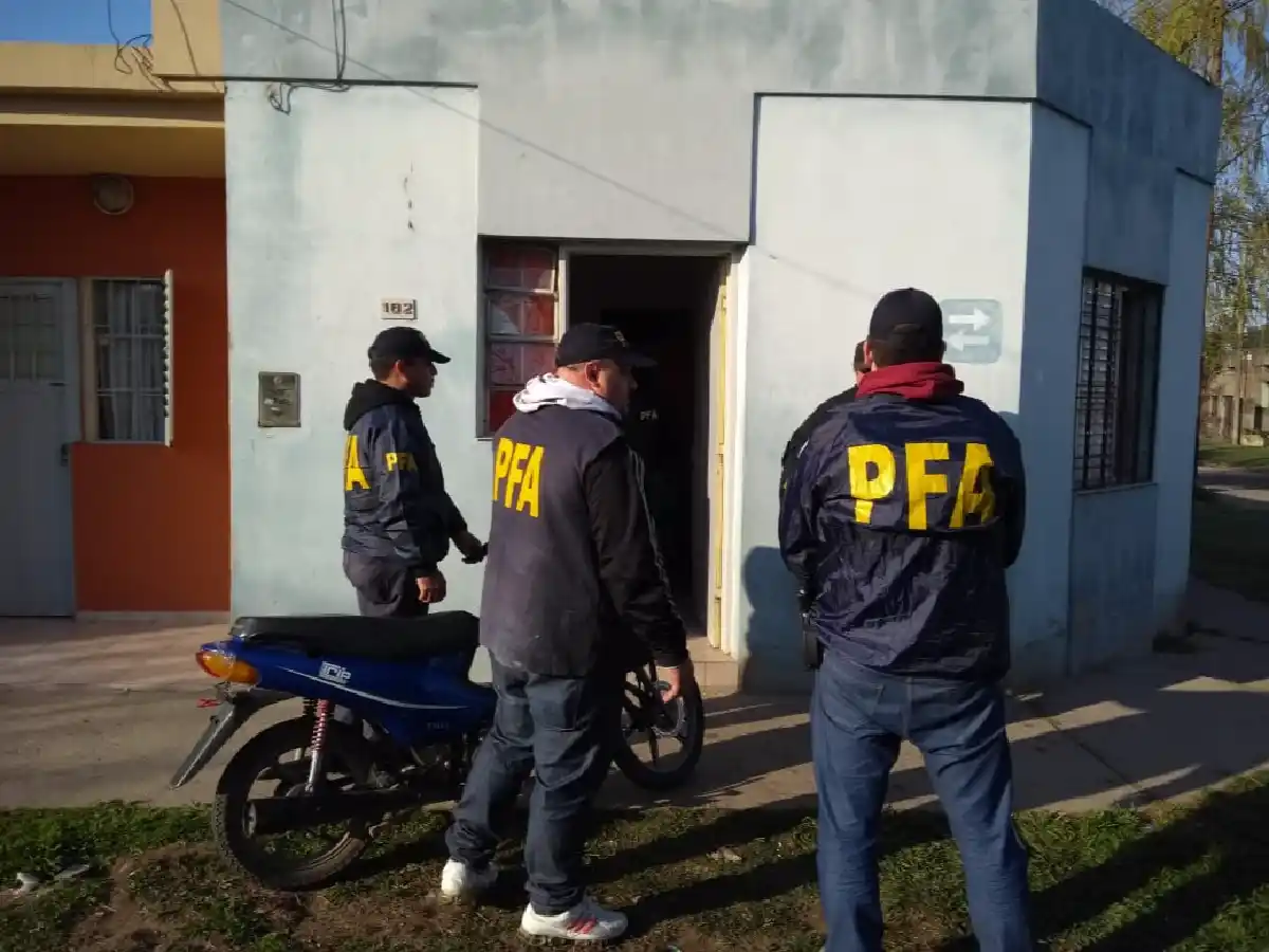 Tres detenidos en allanamientos por drogas