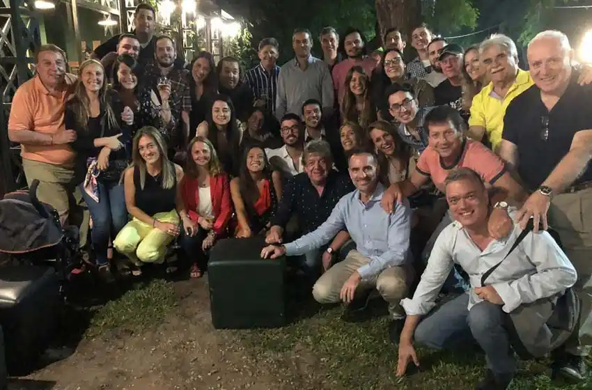 Abrazos, sonrisas y buena onda: trabajadores de Radio Mitre Rosario y Rosario Nuestro despidieron el año en Sunderland