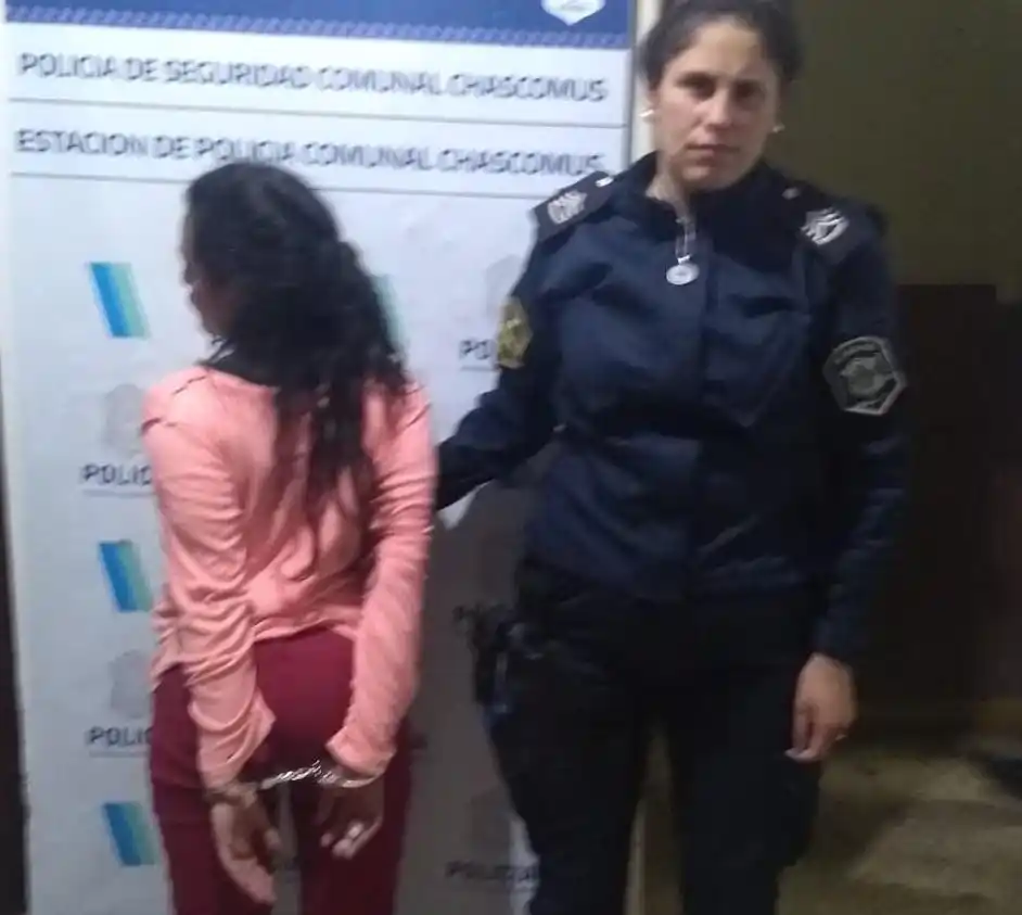 Una femenina aprehendida por disturbios en un comercio de calle Casalins