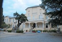 Instalan nuevos equipos de aire acondicionado para los quirófanos del Hospital