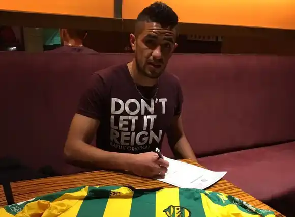 Sebastián Moyano firmó contrato y vuelve al "Tiburón"