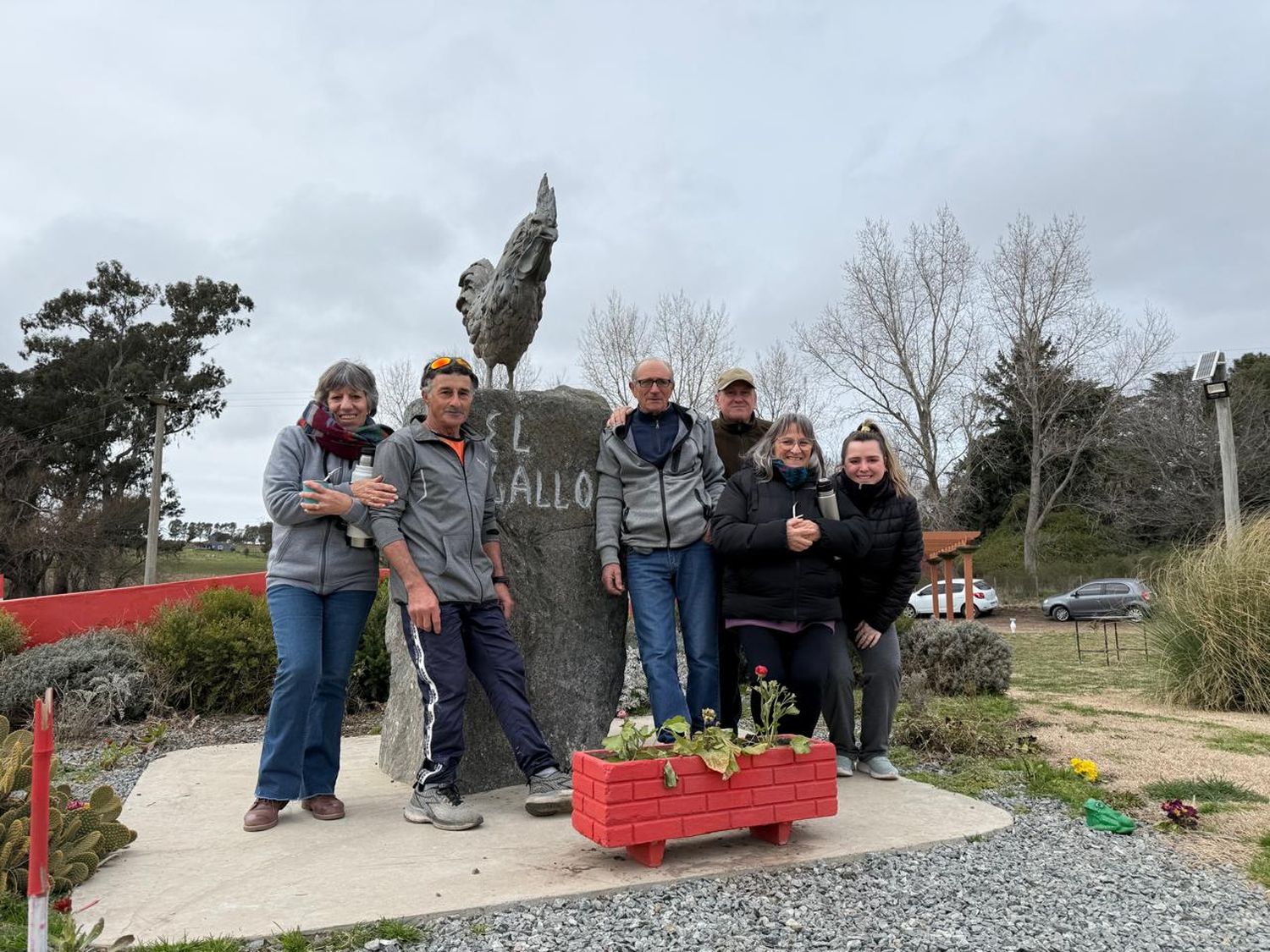 Transformaron un basural en una plaza con vista a las sierras: los guardianes del paraje El Gallo