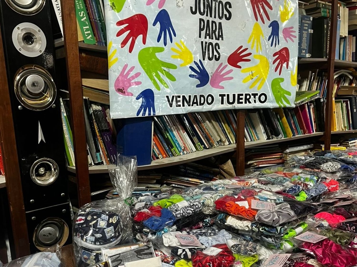 La iniciativa de "Juntos para dar" apuesta a reciclar telas y prendas para elaborar nuevos productos.