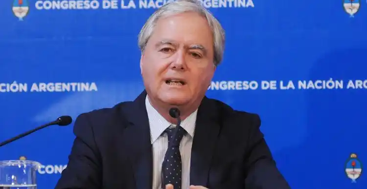 Para Pinedo, el país “ya salió de la hecatombe”