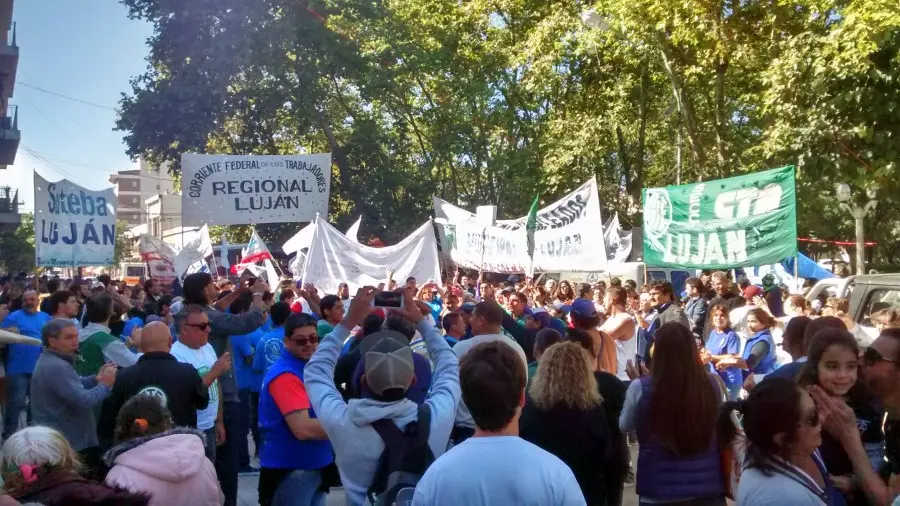 Sigue el paro de municipales en Luján 