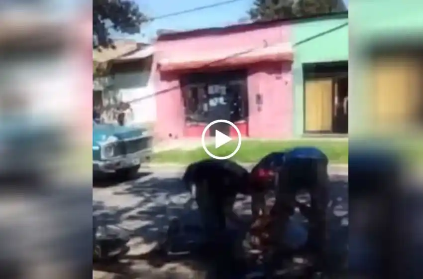 Video: vecinos lincharon a un motochorro que intentó robarle a una nena de 12 años