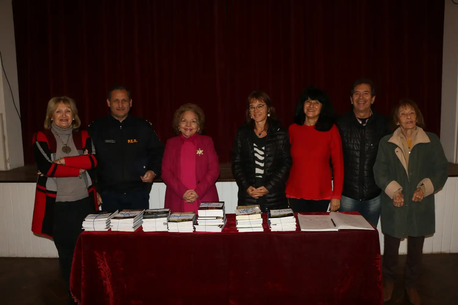La filial de Sade en Gualeguaychú entregó libros a instituciones y establecimientos educativos