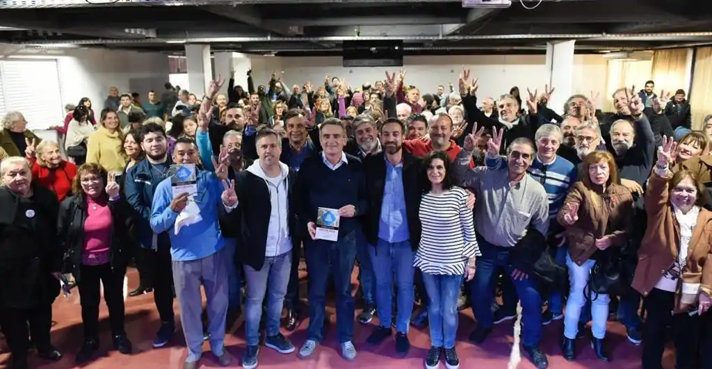 Rossi presentó su libro “Hay Otro Camino” en la Feria del Libro Rosario