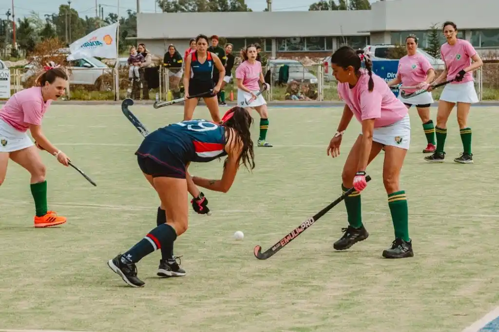 Se desarrolló la Copa Rosa en la cancha Municipal de Hockey