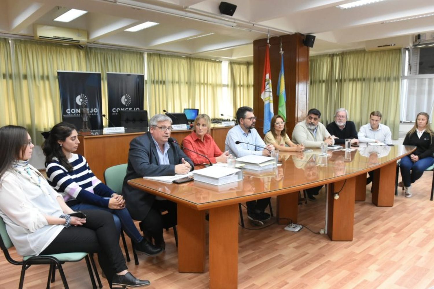 En la nota de presentación firmada por el Intendente, se remarca que “el Presupuesto que este viernes elevamos para su estudio y análisis, al igual que el Proyecto de Ordenanza Tributaria, renueva nuestro compromiso con la ciudadanía.
