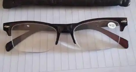 Par de anteojos encontrado