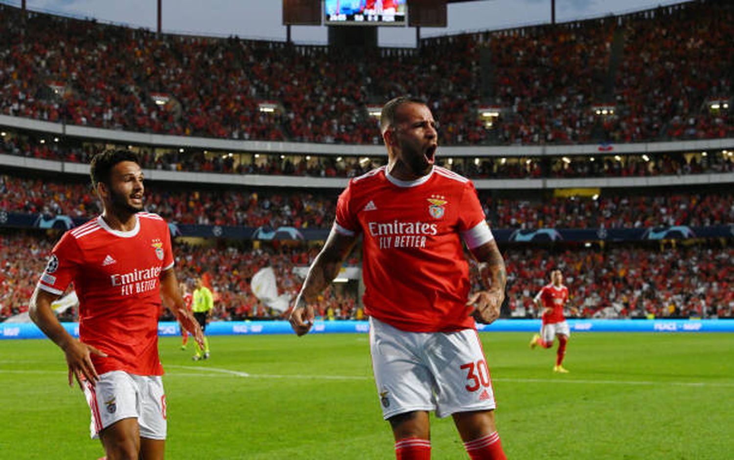 Un gol de Otamendi en la clasificación de Benfica