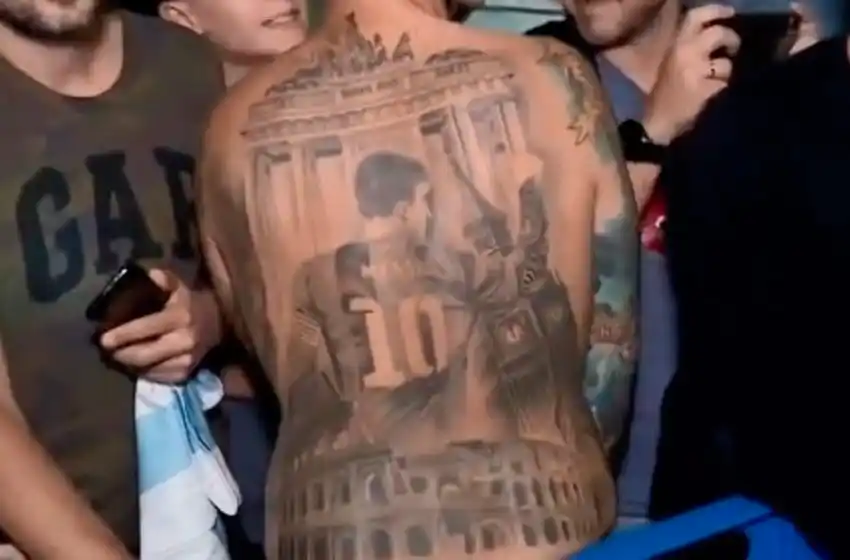 Messi y un autógrafo especial para un hincha