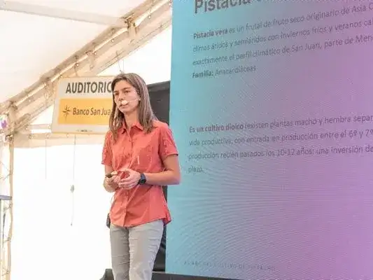 Ingeniera agrónoma María Florencia Videla, jefa técnica de Proyecto de Pistacho en Prodeman S.A.