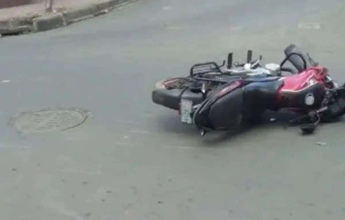 Venezolano muere tras chocar su moto contra una camioneta en Colombia