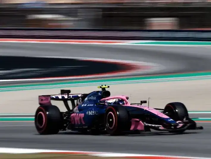 Franco Colapinto cerró una gran actuación al finalizar 8° en el GP de Barcelona de F1: Hamilton ganó con Ferrari