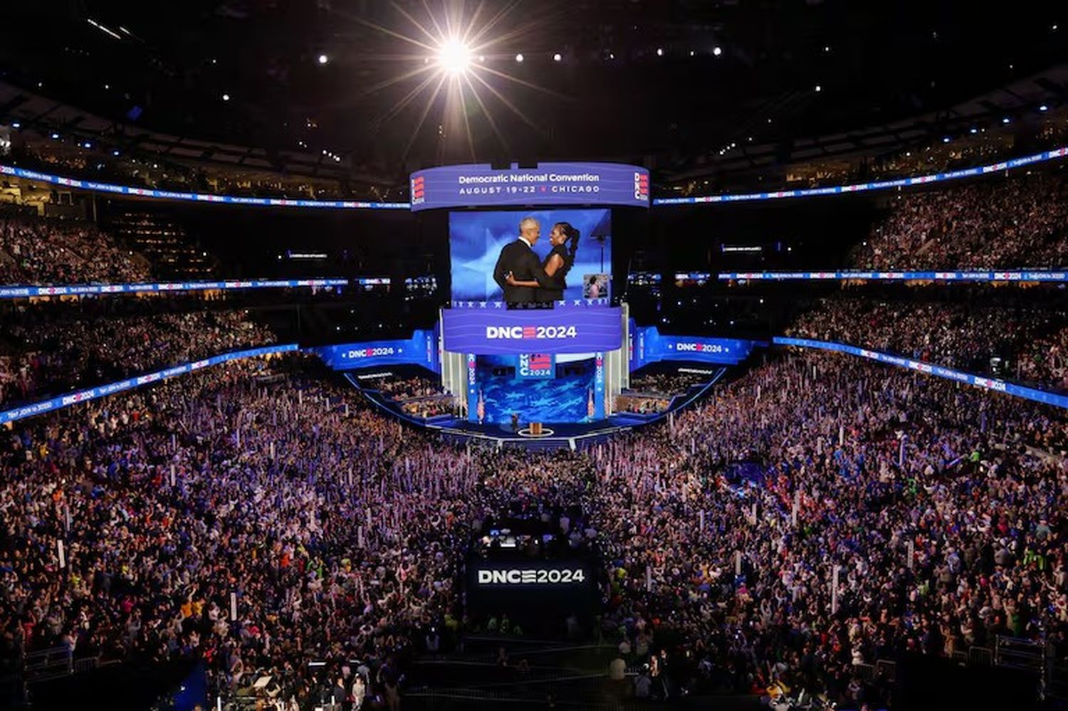 Los Obama fueron las esterellas de la Convención Demócrata.