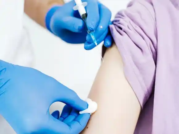 Los padres que no vacunen a sus hijos podrían recibir multas de 300 mil pesos y hasta ser arrestados