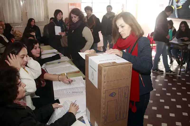 Siete listas competirán en octubre