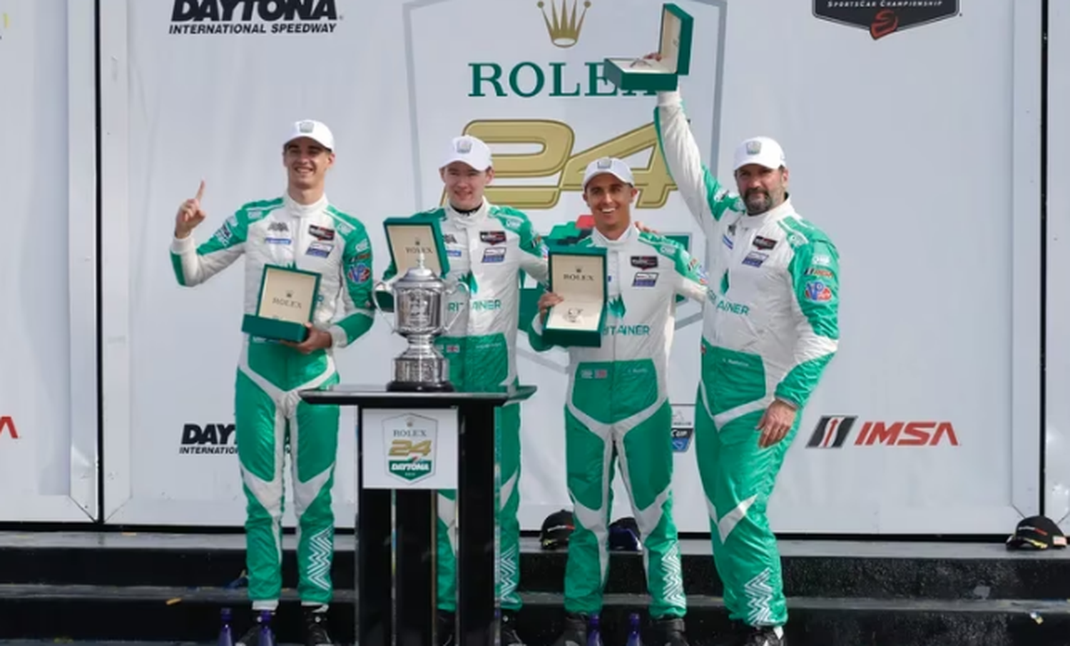 Nico Varrone, Wayne Boyd, Thomas Merrill y Anthony Mantella celebran su triunfo en las 24 Horas de Daytona.