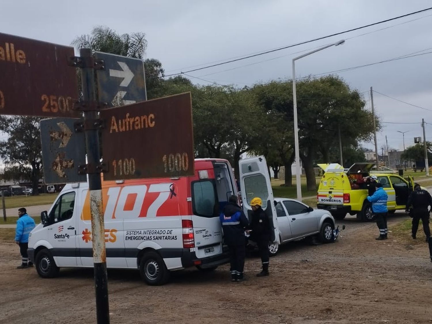 Siniestro vial con una mujer herida.
